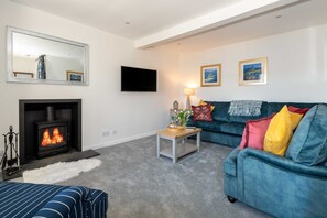 TV, fireplace - Pier House Two -  Loch-side semi-detached house sleeping up to 10 (Oban)