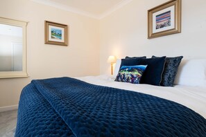 3 bedrooms, iron/ironing board, internet