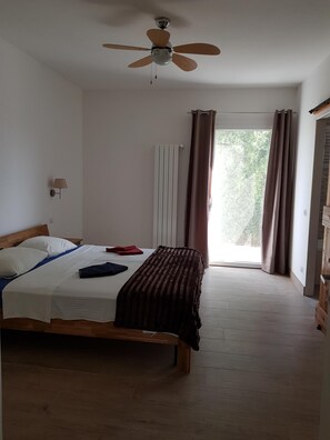 3 bedrooms, iron/ironing board, WiFi, bed sheets - Spacious luxury villa with private swimming pool (Villaperuccio)