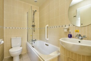 Combined shower/bathtub, hair dryer - Walled Garden Mews 4 -  a mews cottage that sleeps 6 guests  in 2 bedrooms (Oban)