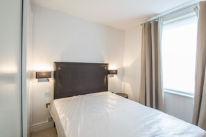 Àtic de luxe, 3 dormitoris, no fumadors, vistes al jardí | Planxa i posts de planxar, wifi gratuïta i roba de llit 