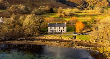 Pier House 1 - Semi-detached, stone-built cottage on lochside