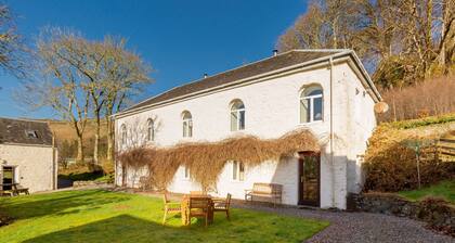 Stables East - a semi-detached cottage that sleeps up to 6 guests