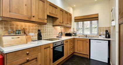 Stables East - a semi-detached cottage that sleeps up to 6 guests