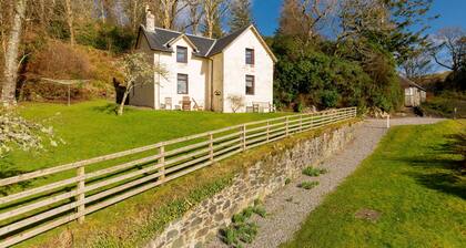 Beechwood House - a detached cottage that sleeps up to 6 guests