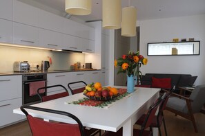 Fridge, microwave, oven, stovetop - Bright and Elegant 2 Bedroom Flat Near Notting Hill (London)