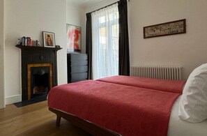 2 bedrooms, iron/ironing board, WiFi, bed sheets - Bright and Elegant 2 Bedroom Flat Near Notting Hill (London)