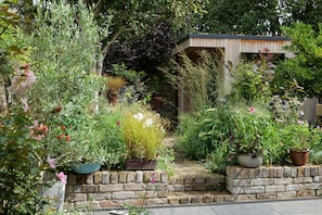 Property grounds - Bright and Elegant 2 Bedroom Flat Near Notting Hill (London)