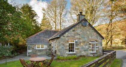 Garden Cottage - a detached cottage that sleeps up to 6 guests