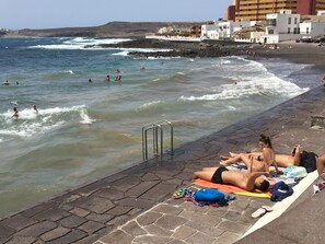 Beach nearby, sun-loungers, beach towels