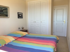 2 bedrooms, in-room safe, desk, iron/ironing board