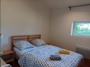3 slaapkamers, een bureau, een strijkplank/strijkijzer, gratis wifi