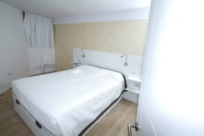 1 slaapkamer, een strijkplank/strijkijzer, gratis wifi, beddengoed