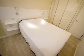 1 chambre, fer et planche Ă repasser, Wi-Fi gratuit, draps fournis