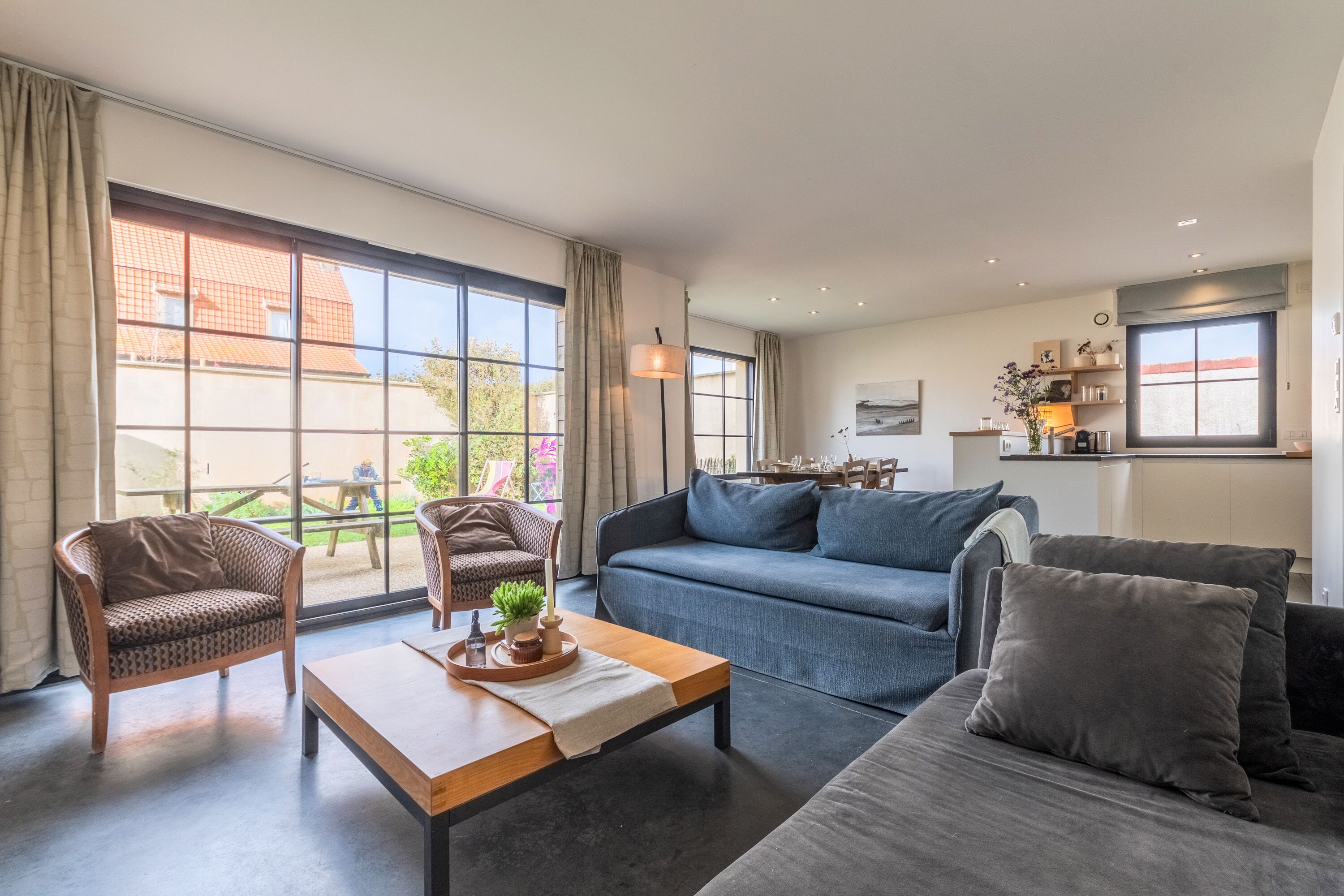 電視、壁爐、書籍、音響