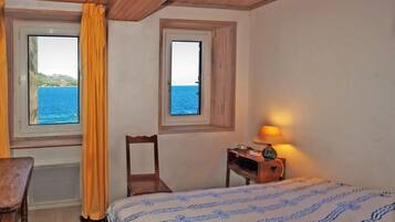3 chambres, fer et planche à repasser, Wi-Fi, draps fournis