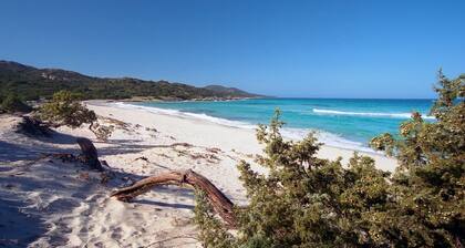 Casa de acceso directo al mar, a 2 minutos de la playa.