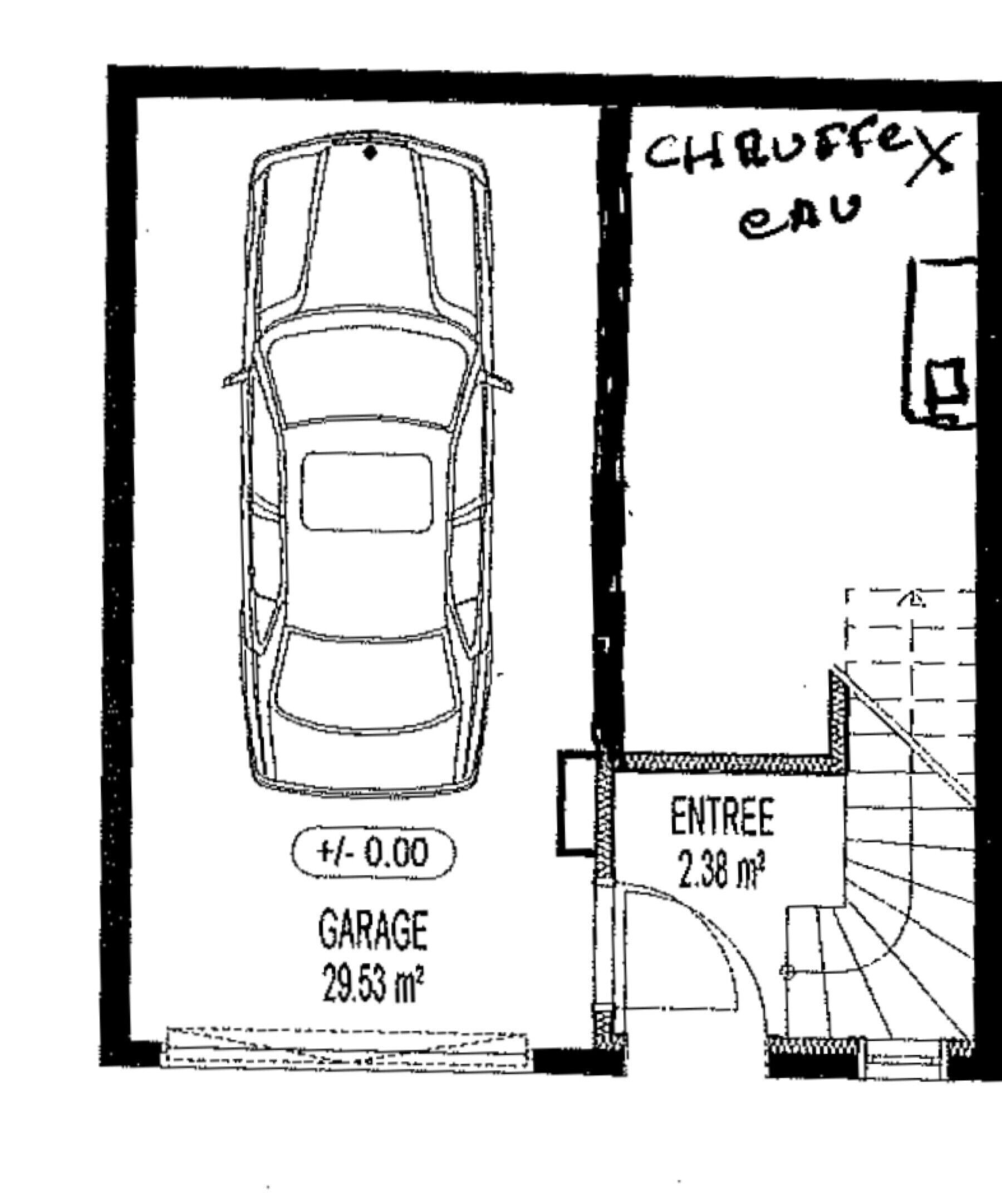 Ein Auto steht in einer Garage mit einer Fläche von 29,53 m² und einem Eingangsbereich von 2,38 m².