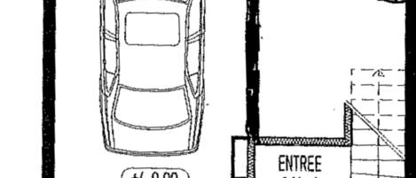 Ein Auto steht in einer Garage mit einer Fläche von 29,53 m² und einem Eingangsbereich von 2,38 m².