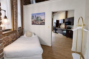 2 bedrooms, iron/ironing board, internet, bed sheets