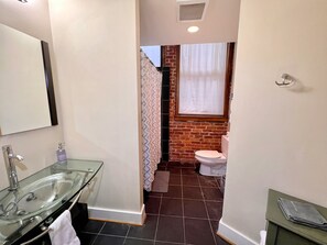 Doccia, asciugacapelli, asciugamani