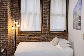 2 bedrooms, iron/ironing board, Internet, bed sheets