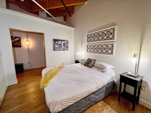 2 bedrooms, iron/ironing board, internet, bed sheets