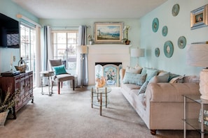 Smart TV, fireplace, Netflix, DVD player