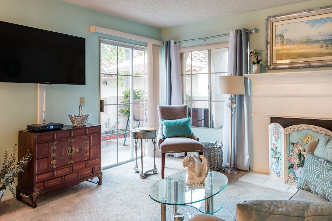 Smart TV, fireplace, Netflix, DVD player