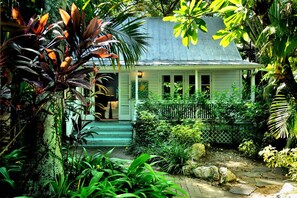 Exterior - The Caroline House Estate - 1 Block off Duval & Key West Historic Seaport (Key West)