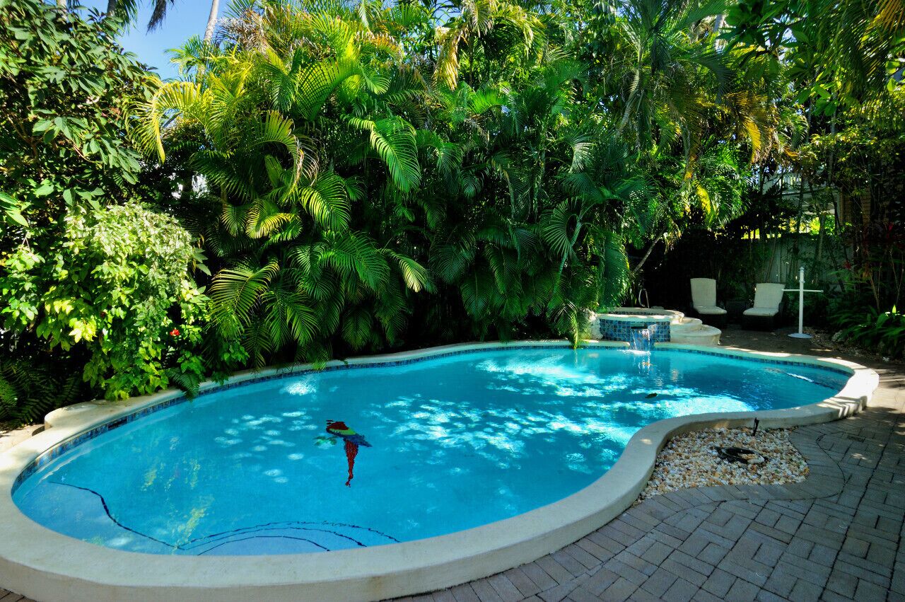 Lämmitetty uima-allas