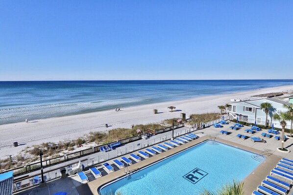 Lämmitetty uima-allas