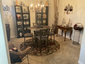 Dining - The Retreat Is A Family Friendly Home In A Gated Community. (San Antonio)