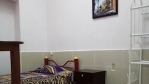 Single Room, 1 Katil Bujang (Single), Non Smoking | Seterika/papan seterika, Wi-fi percuma, dihias secara berasingan 
