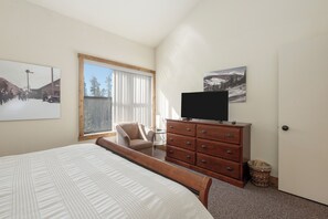 3 bedrooms, internet, bed sheets