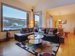 Téléviseur, foyer, lecteur de DVD