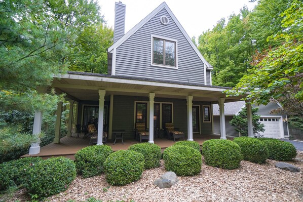 Exterior - Beautiful home in Picturesque setting just steps from Lake Michigan! (Fennville)