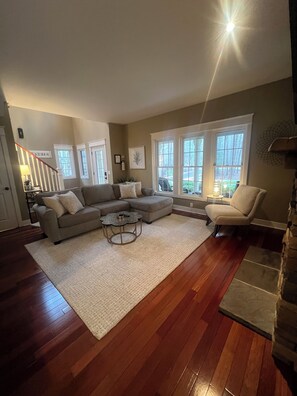 Smart TV, fireplace, DVD player - Beautiful home in Picturesque setting just steps from Lake Michigan! (Fennville)