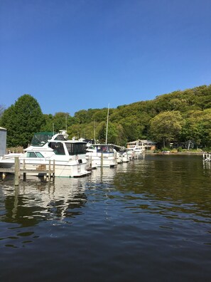 Marina - Beautiful home in Picturesque setting just steps from Lake Michigan! (Fennville)
