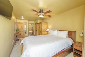 3 bedrooms, memory foam beds, desk, travel crib - Ski-in Luxury Mountain Escape w/ Hot Tub & Breathtaking Views in Brian Head! (Brian Head)