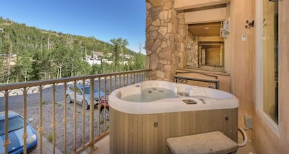Luxury Condo with Stunning Views . Ski-in, Hot Tub, Smart TVs . Brian Head