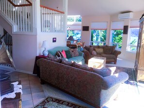 Smart TV, fireplace, video games, DVD player - A waterfront retreat with gardens, views, and space to gather on Whidbey Island. (Freeland)