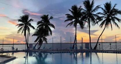 Comfortable Waterfront Vacation Rental minutes from key west w boat dock 35 ft