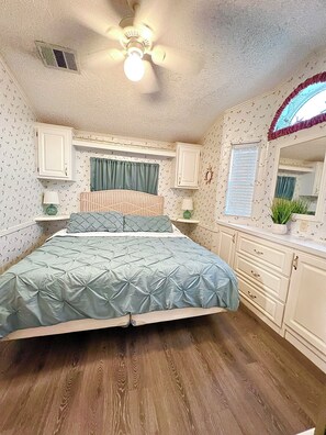 1 bedroom, iron/ironing board, free WiFi, bed sheets