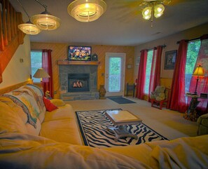 Cabin, Multiple Beds, Hot Tub, Mountain View | Living area