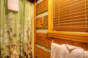 Cabin, 1 King Bed with Sofa bed, Hot Tub | Bathroom