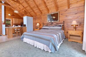 Cabin, 1 King Bed with Sofa bed, Hot Tub | 1 bedroom, free WiFi, bed sheets