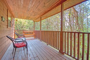 Balcony - Dream Maker 120 - One Bedroom Cabin (Sevierville)
