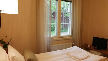 Yhden hengen huone (Red House) | Yksilöllisesti sisustettu, vauvansÀngyt, lisÀvuoteet, ilmainen Wi-Fi