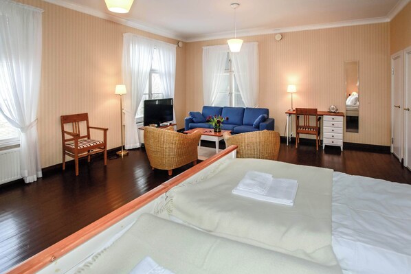 Classic Double Room (Bremer House) | Individually decorated, cribs/infant beds, rollaway beds, free WiFi